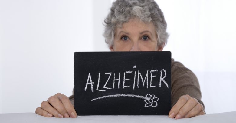 Diagnosticare l’Alzheimer? Presto sarà (forse) possibile grazie a un test della saliva