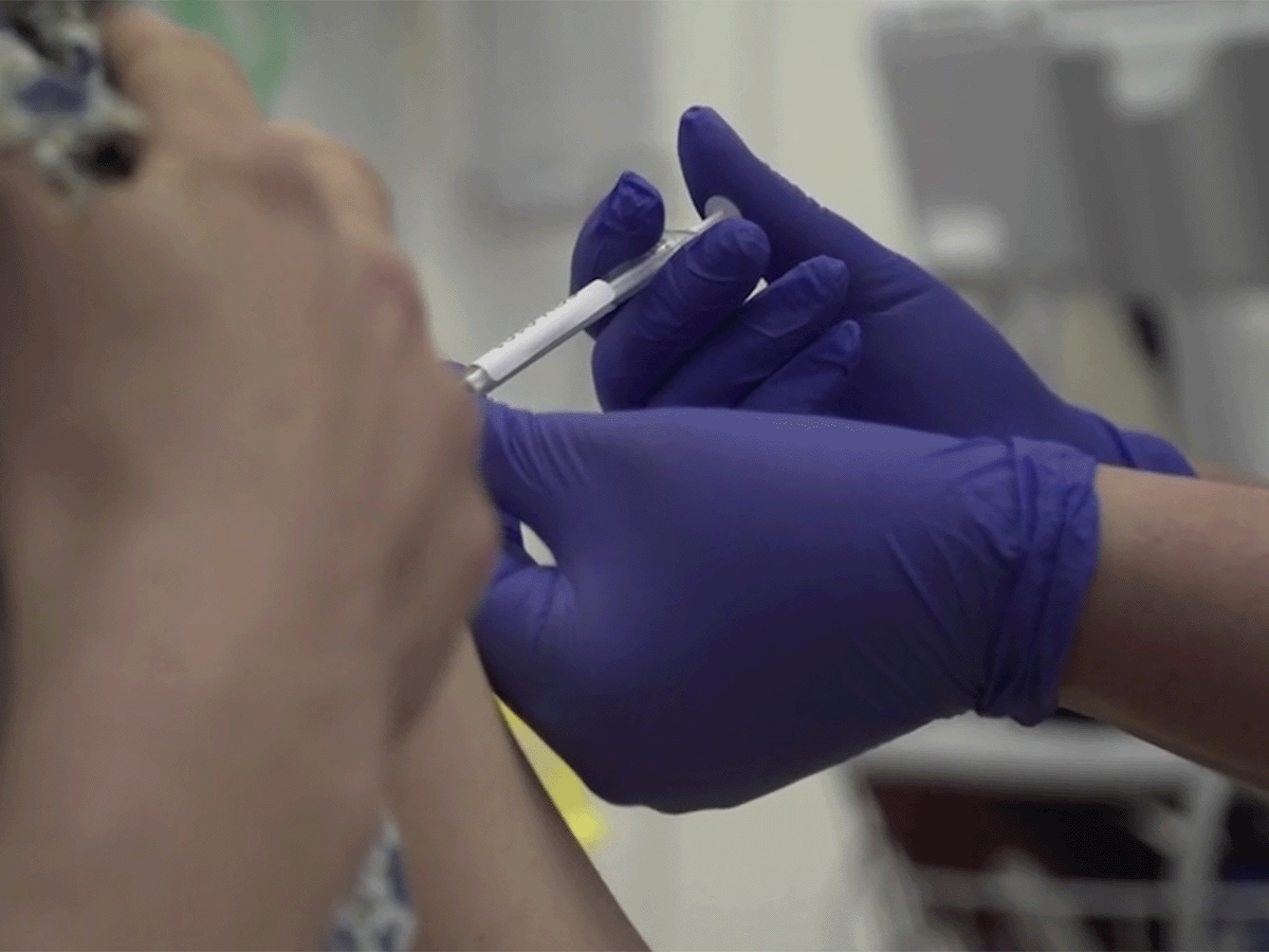 All'Università di Oxford, testato il vaccino sperimentale contro il Covid-19. Tra i volontari anche un'italiana